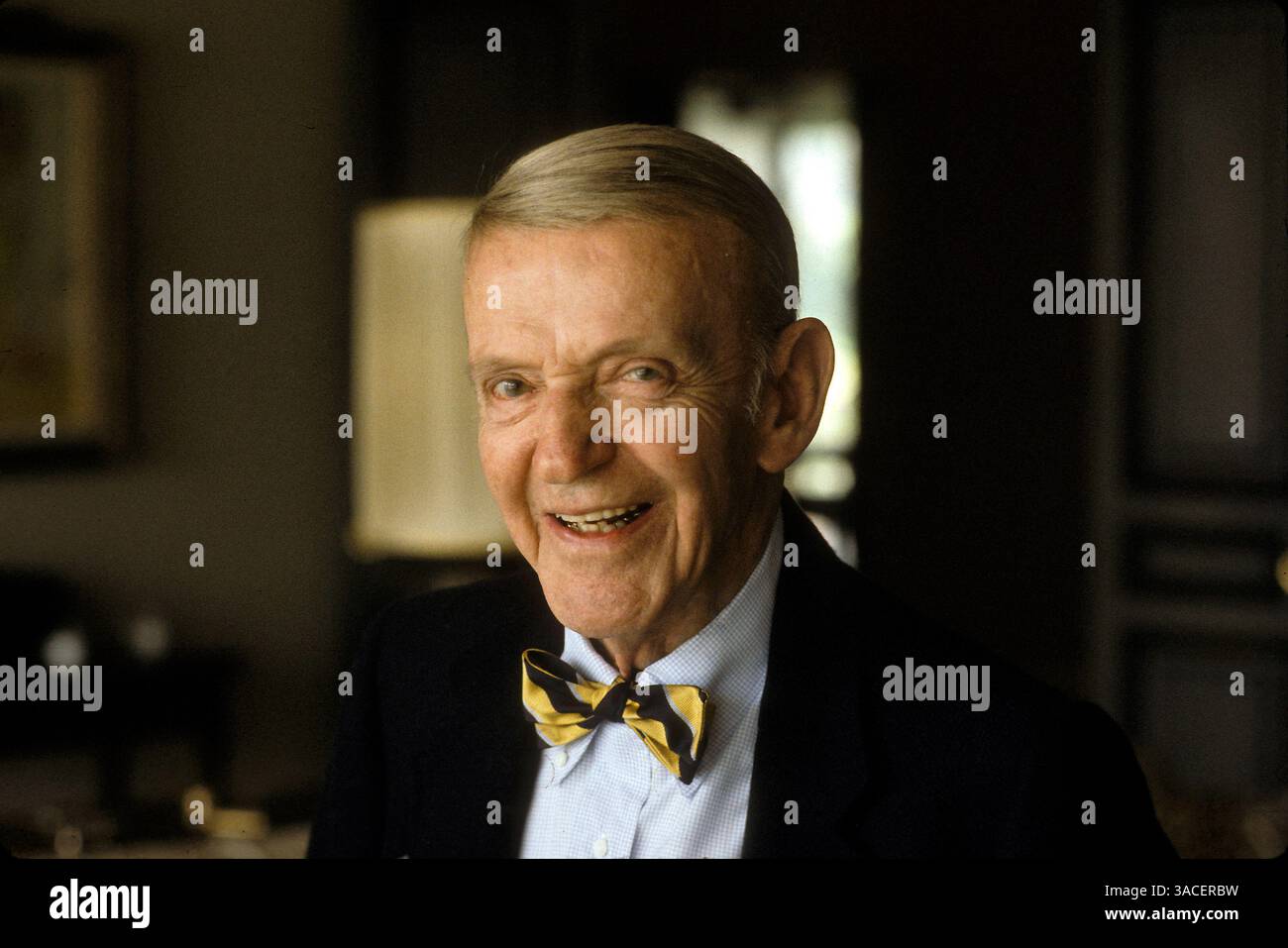 01 mai 1984 - Beverly Hills, Californie, États-Unis - acteur FRED ASTAIRE (10 mai 1899 C 22 juin 1987) pour son 85e anniversaire en 1984 à sa maison de Beverly Hills. (Crédit image : © Bernard Fallon/ZUMA Press) Banque D'Images