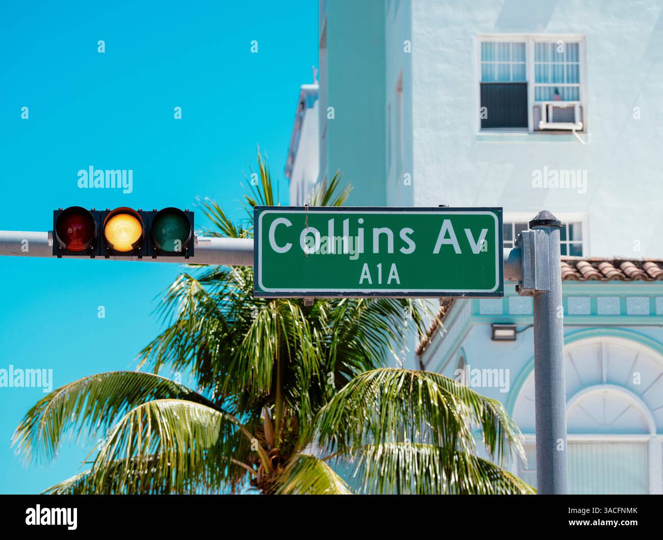 Panneau de rue dans la ville de Miami Beach collins av Banque D'Images