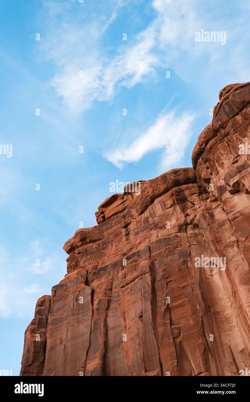 Hiker’s Dream : chemin distant à travers Red Rock Canyons Banque D'Images
