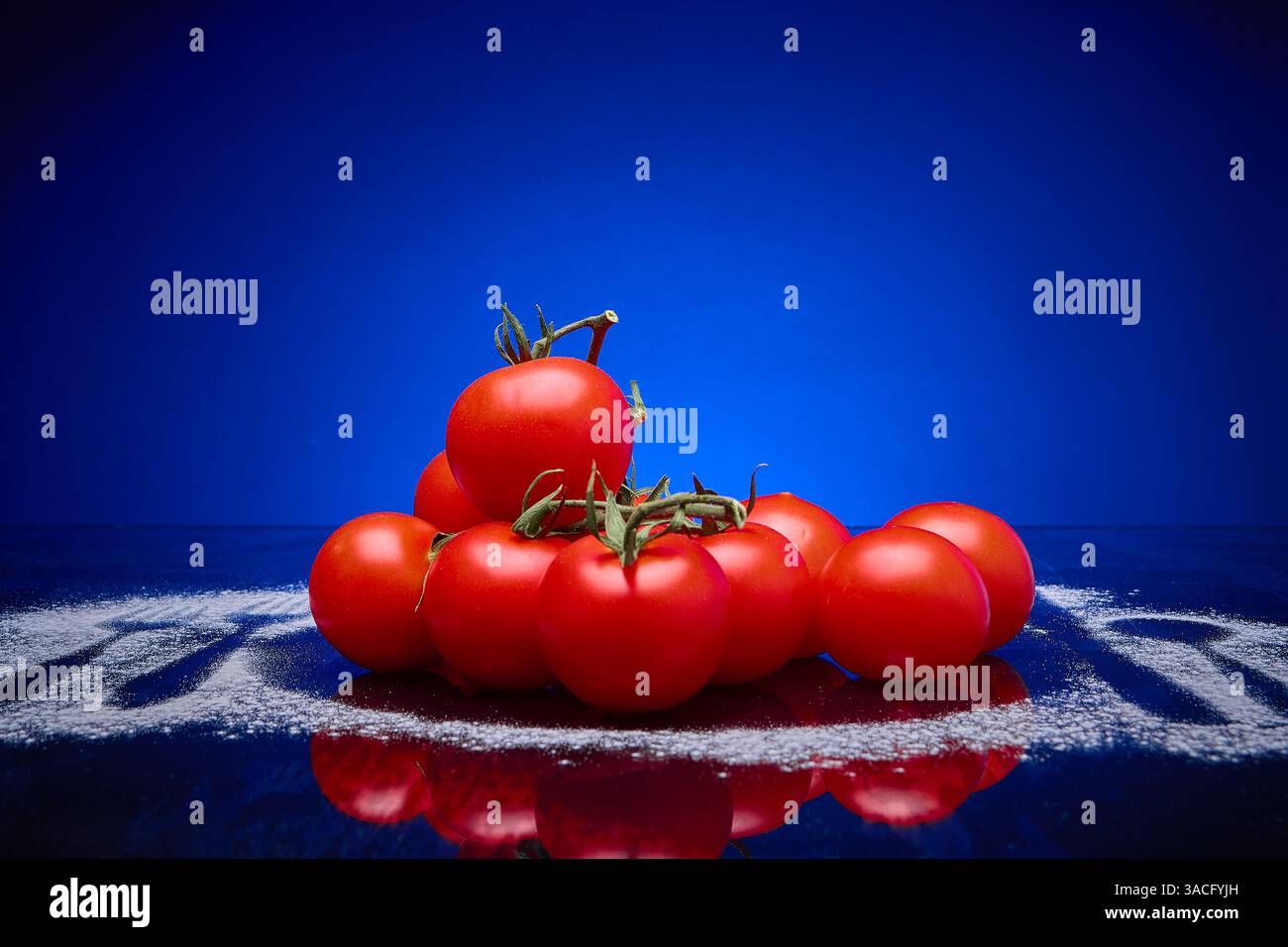 Tomates avec plaque fantôme et argenterie Banque D'Images