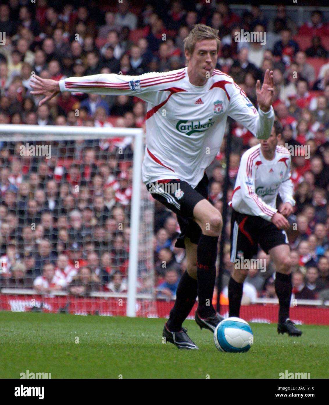 05 avril 2008 - Londres, Angleterre, Royaume-Uni - PETER CROUCH #15 de Liverpool lors du match de premier League de Barclay entre Arsenal et Liverpool à l'Emirates Stadium de Londres. Liverpool a égalé Arsenal 1-1. (Crédit image : © Stuart Crump/Cal Sport Media/ZUMA Press) Banque D'Images 05 avril 2008 - Londres, Angleterre, Royaume-Uni - PETER CROUCH #15 de Liverpool lors du match de premier League de Barclay entre Arsenal et Liverpool à l'Emirates Stadium de Londres. Liverpool a égalé Arsenal 1-1. (Crédit image : © Stuart Crump/Cal Sport Media/ZUMA Press) Banque D'Images