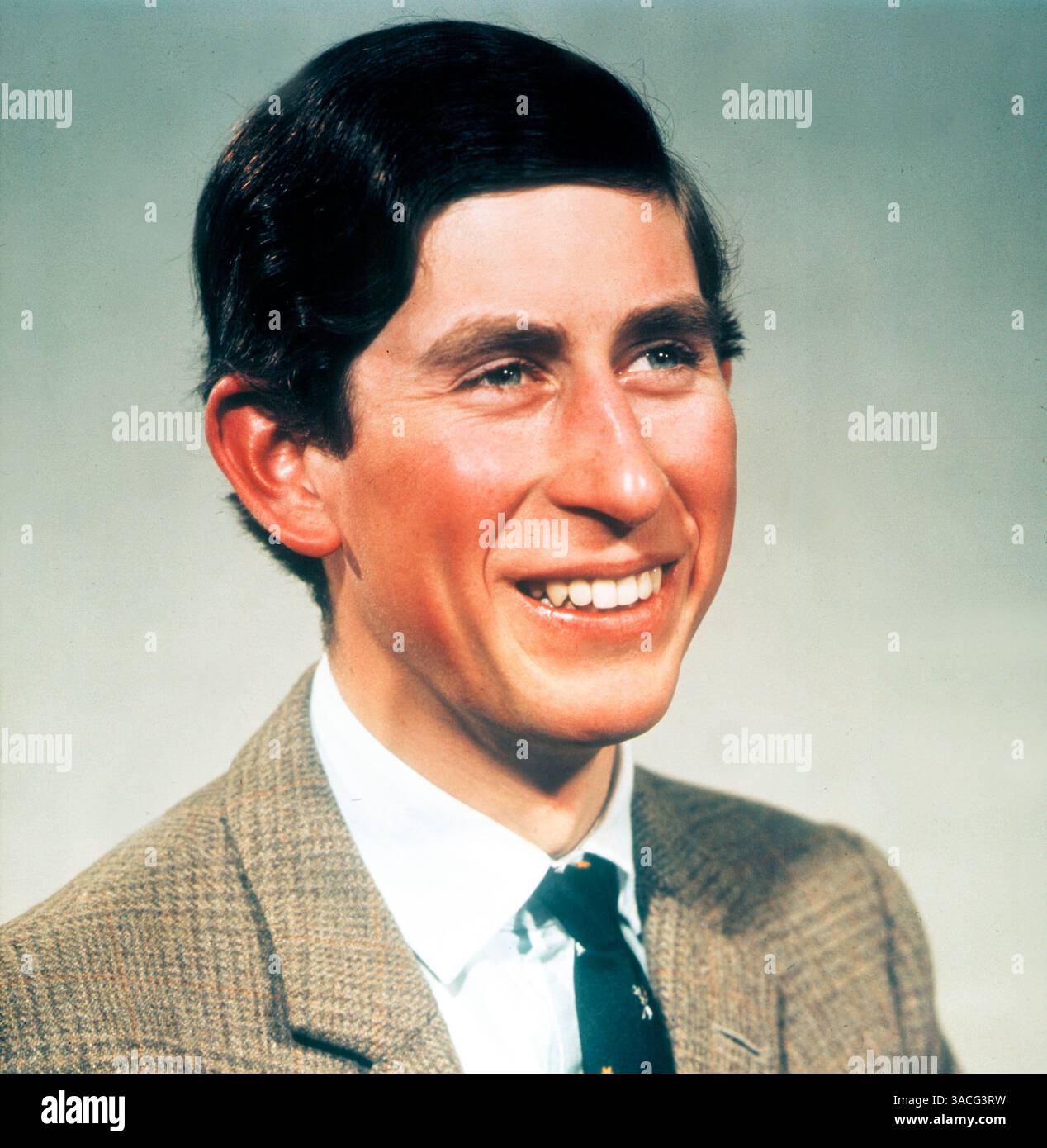 Jan 01, 1970 - Londres, Angleterre, Royaume-Uni - LE PRINCE CHARLES a mené une vie mouvementée en attendant d'être roi. Sur des sujets qui lui tiennent à cœur, comme l’architecture, l’agriculture biologique, la guérison par thérapie alternative et la médecine homéopathique, il peut être aussi franc que son père. Il a fait carrière dans les Forces armées, il a été un parent célibataire et a été le premier membre de la famille royale à apprendre le gallois. Il peint, il écrit des livres, et il recueille 100 millions de livres par an avec ses œuvres caritatives. (Crédit image : © Keystone Pressedienst/ZUMA Press) RESTRICTIONS : * Allemagne droits EXCLUS * (FICHIER PHOTO : date exacte et loca Banque D'Images