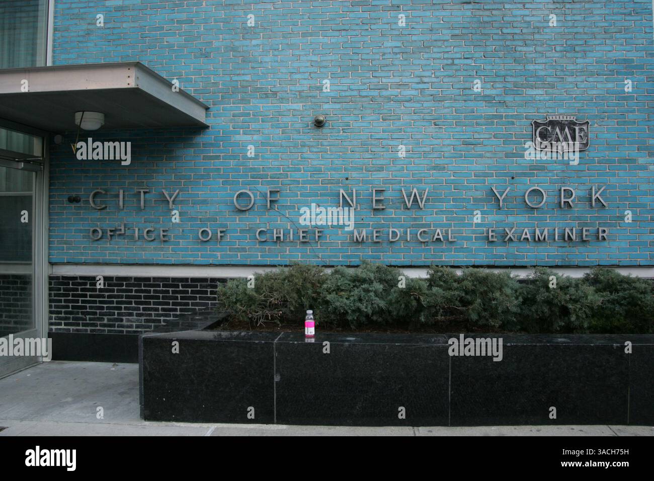 23 janvier 2008, New York le Bureau du médecin légiste en chef et la morgue de New York où le corps de Heath Ledger a été emmené après sa mort le 22 janvier 2008 (crédit image : Banque D'Images