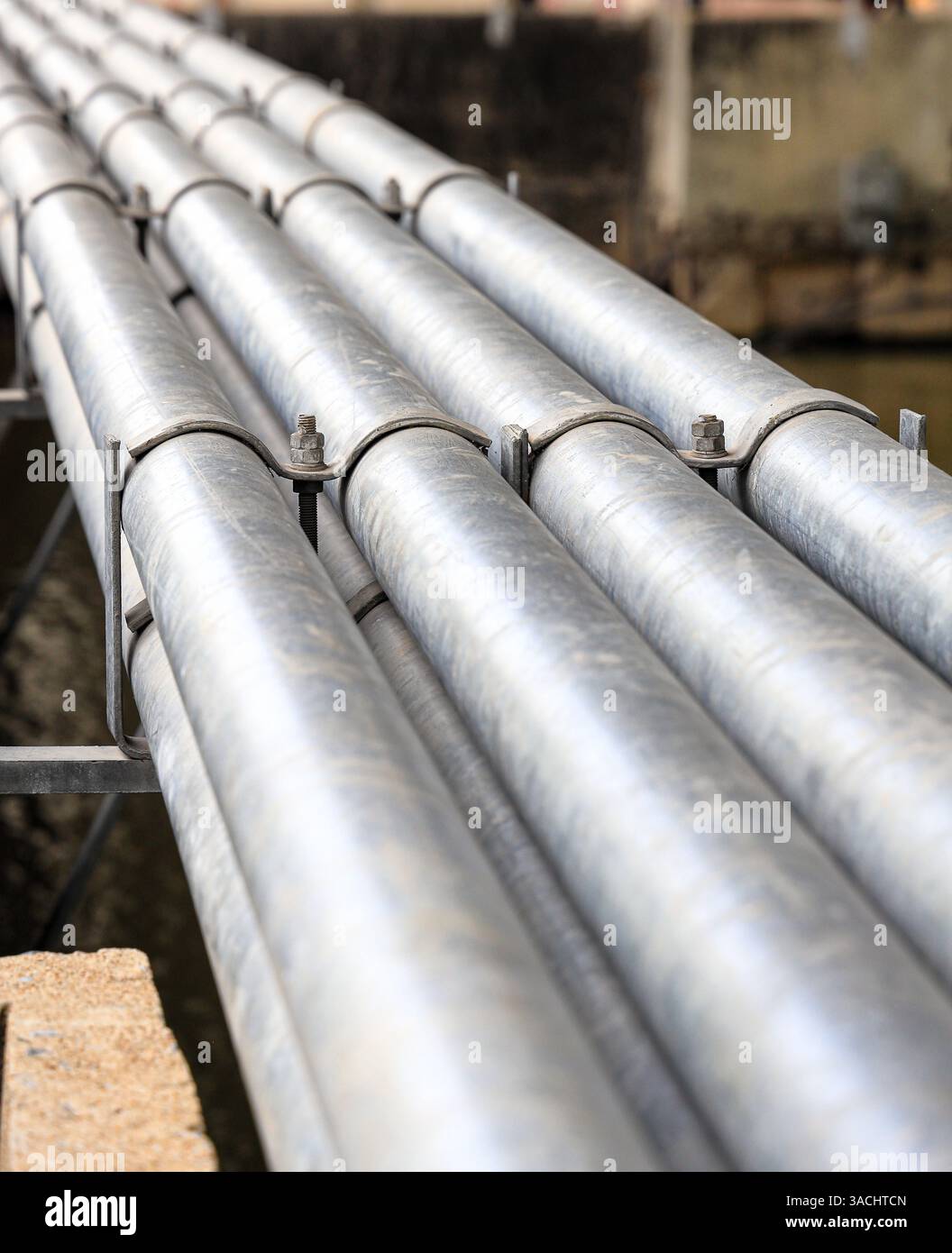 Fermez le jeu de tuyaux d'eau dans le système d'alimentation en eau. Banque D'Images