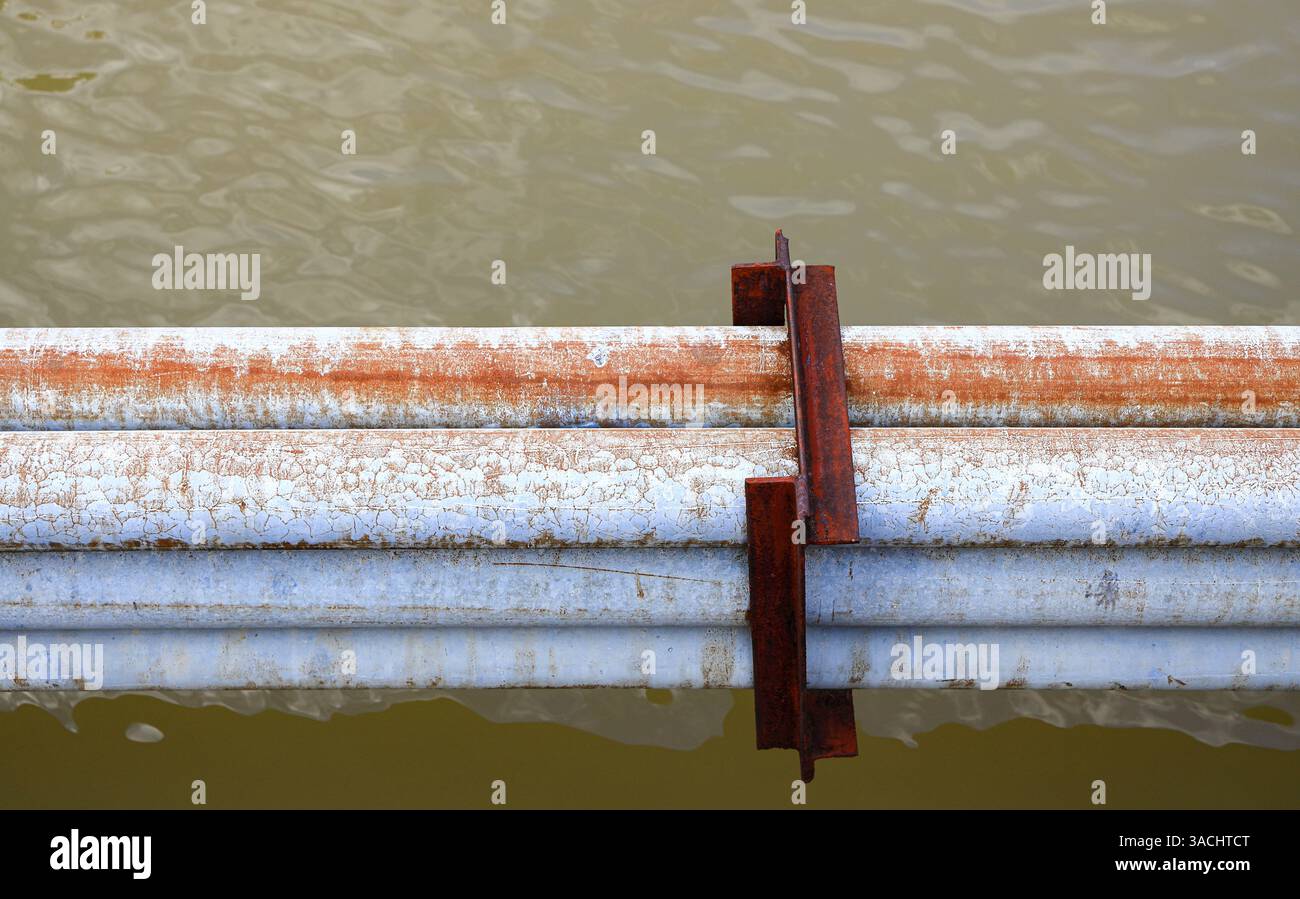 Fermez le jeu de tuyaux d'eau dans le système d'alimentation en eau. Banque D'Images