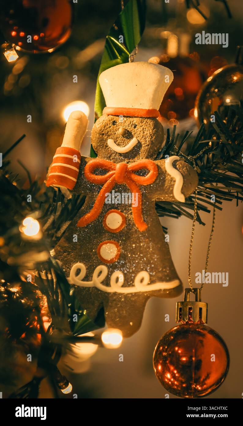 Décoration de Noël gingembre Bread cocker sur un arbre de Noël Banque D'Images