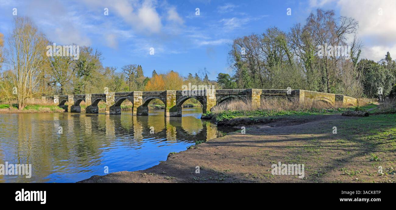Pont d'Essex est une passerelle à cheval sur la rivière Trent près de Great Haywood, dans le Staffordshire, Angleterre Banque D'Images