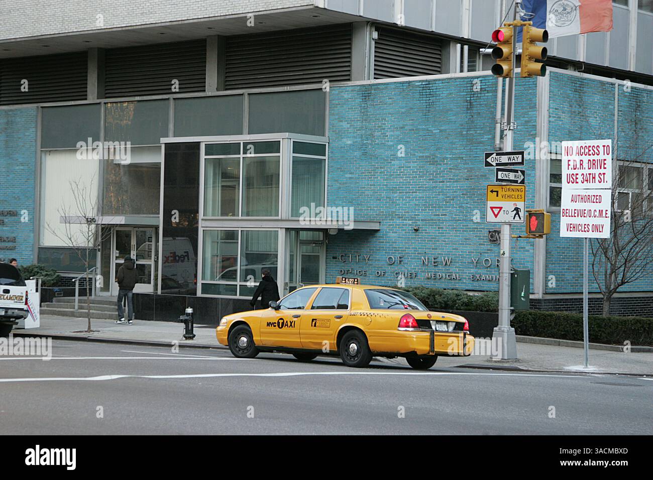 23 janvier 2008 - New York, New York, États-Unis - le Bureau du médecin légiste en chef et la morgue de la ville de New York où le corps de Heath Ledger a été emmené après sa mort le 22 janvier 2008. Banque D'Images