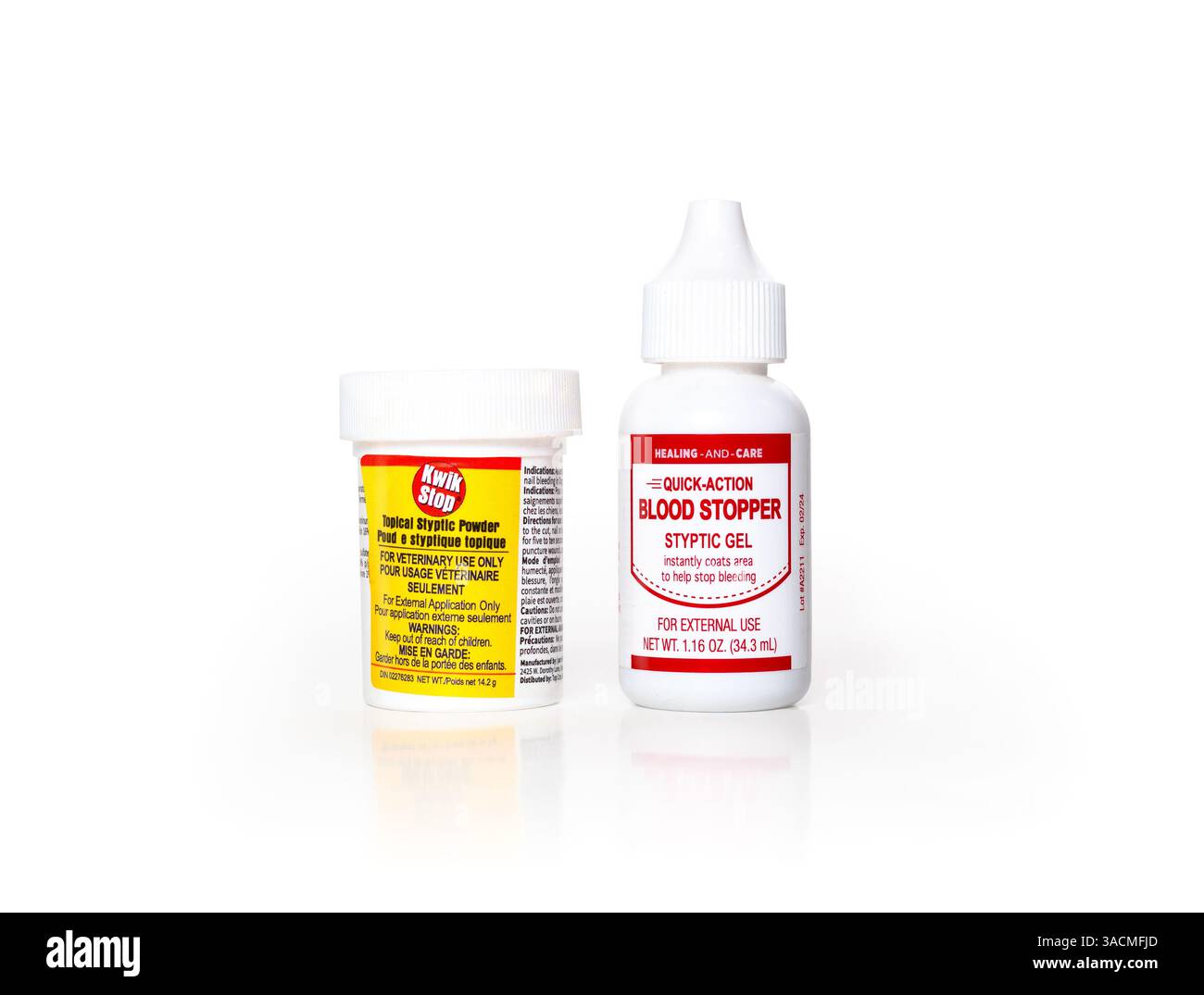 Poudre styptique et gel styptique à usage vétérinaire. Produit de premiers soins pour animaux de compagnie pour arrêter les saignements tels que les blessures aux ongles de chien ou aux griffes de chat causées par une coupure. Sélectif Banque D'Images