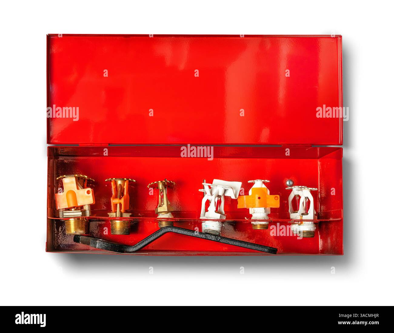 Armoire de remplacement de tête de gicleur humide. 6 têtes d'arrosage avec clé dans la boîte. Assortiment de têtes de gicleurs d'incendie pour arrosage de stationnement souterrain Banque D'Images