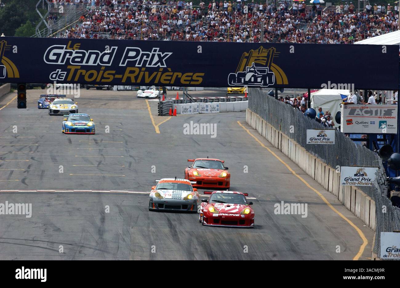 GT Class Porsche 911 GT3-RSS bataille pour la position..American le Mans Series, trois-Rivières, Québec, Canada. 3 août 2003..IMAGE NUMÉRIQUE. (Crédit image : ©Sutton Motorsports/ZUMA Press) Banque D'Images
