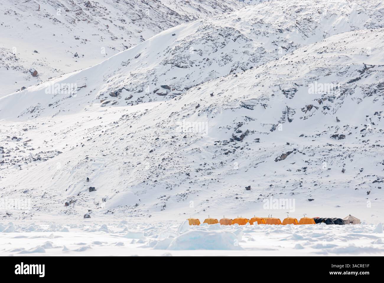 Un camp sur la glace, l'île de Baffin au printemps Banque D'Images