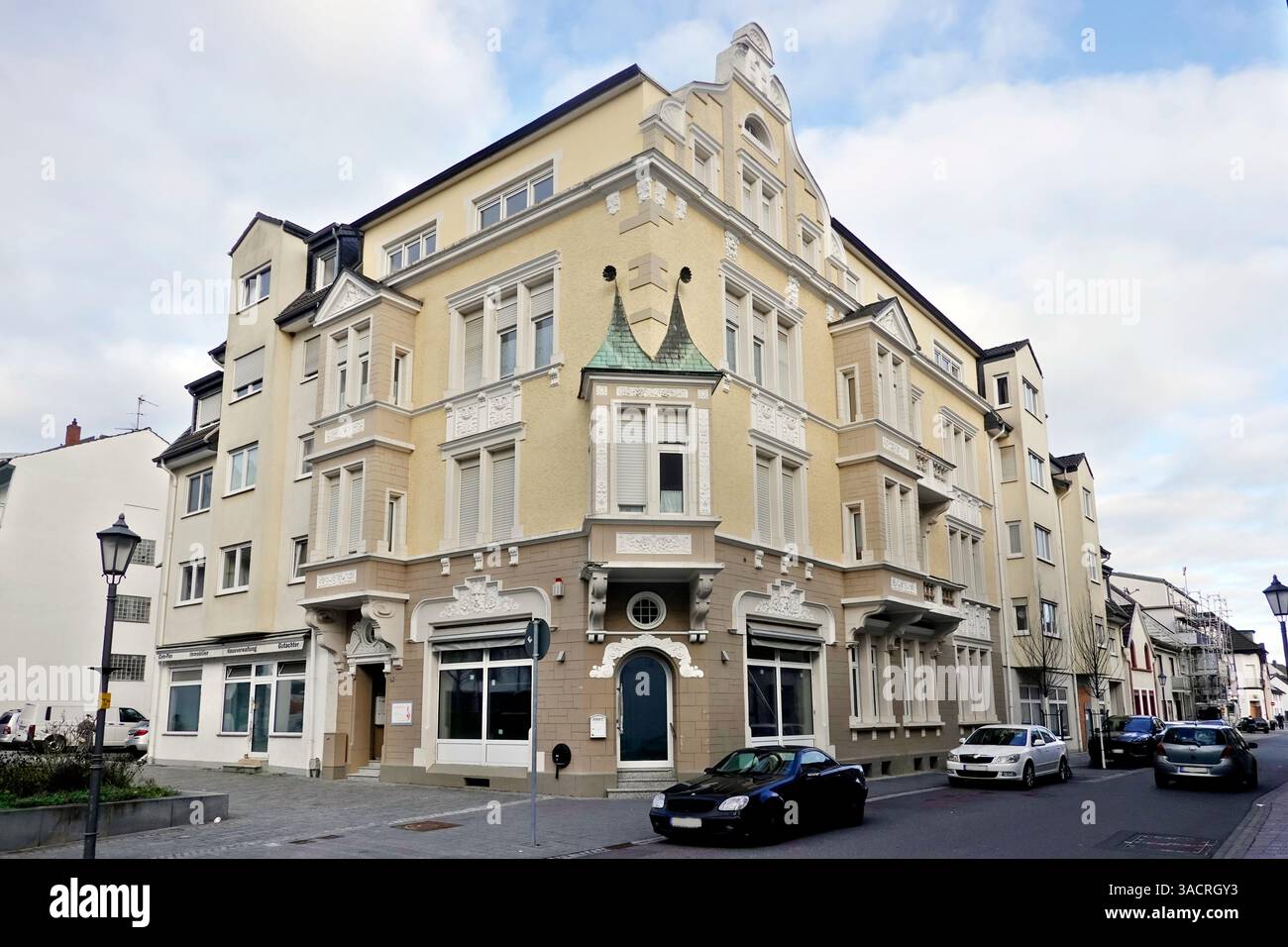 Immeuble résidentiel et commercial du début du XXe siècle en excellent état, Rhénanie-Palatinat, Allemagne Banque D'Images