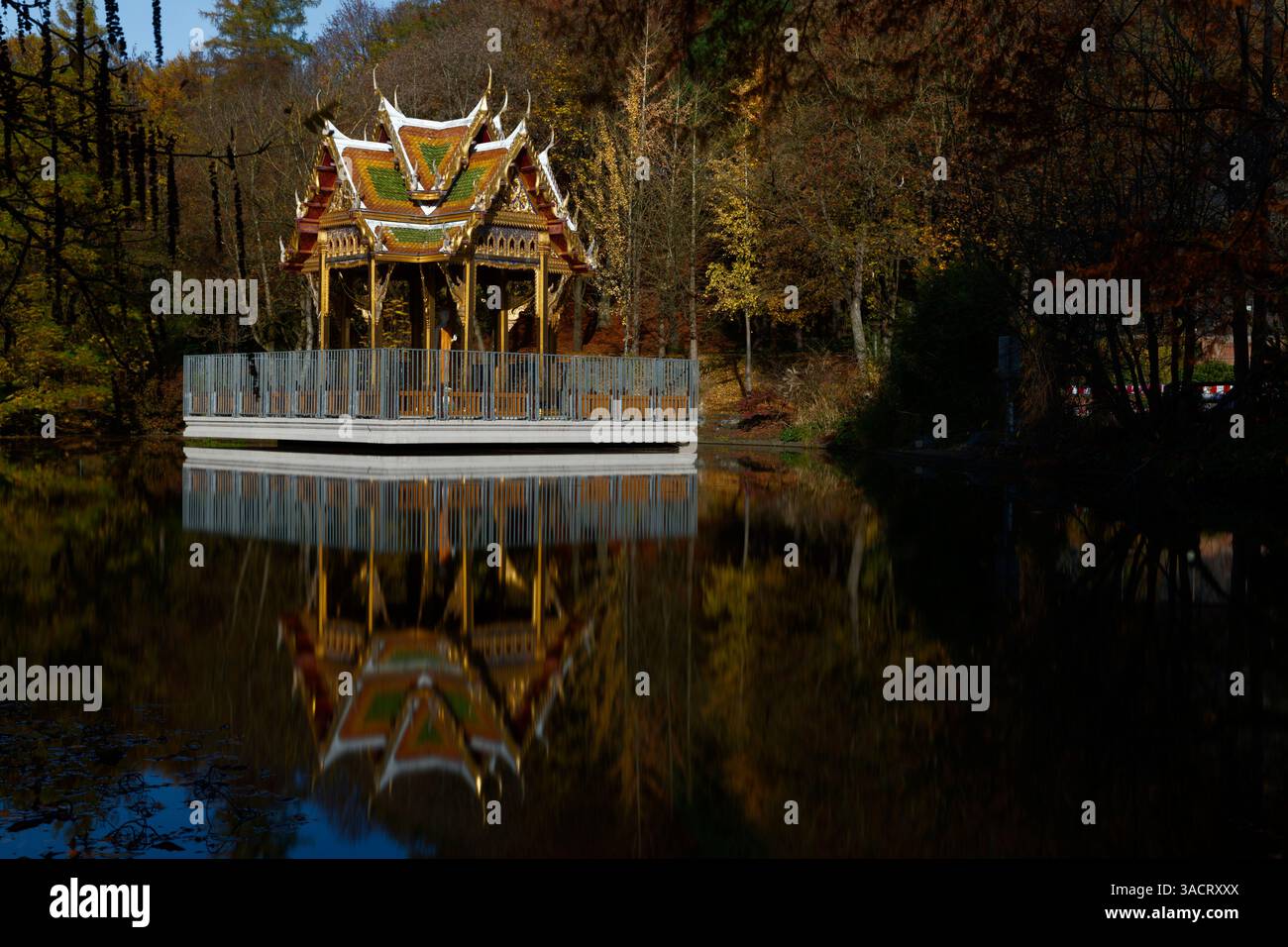 Temple thaïlandais à Westpark Munich, Allemagne Banque D'Images
