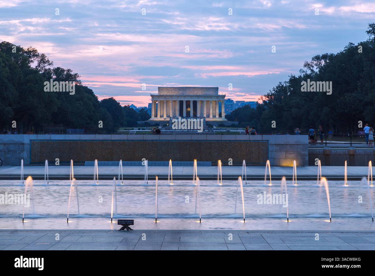 Washington D.C., National Mall, National WWII Memorial, Rainbow Pool, Lincoln Memorial Banque D'Images