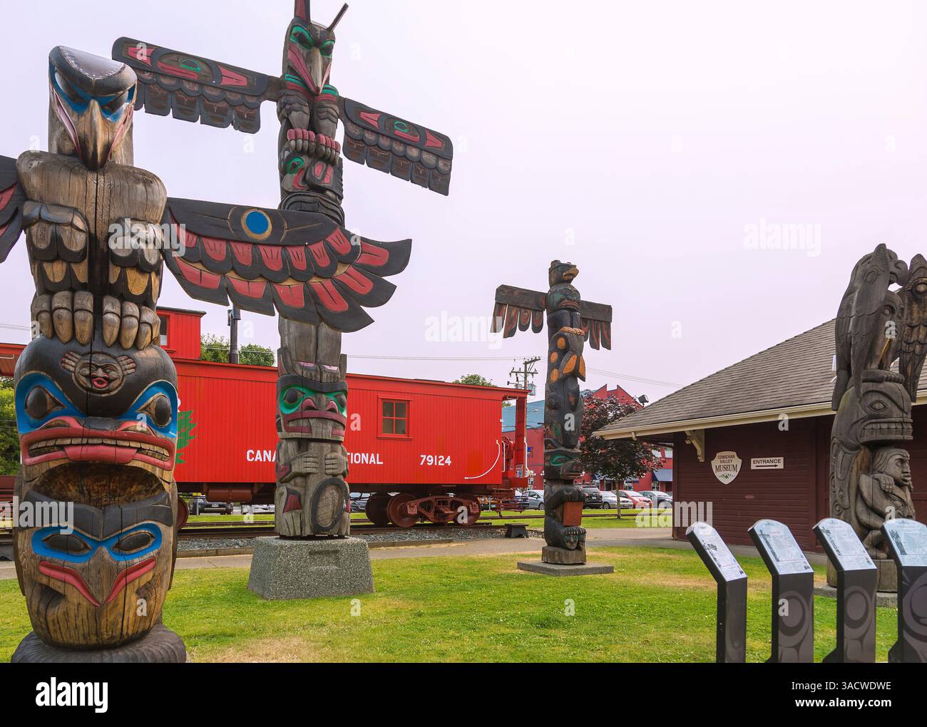 Duncan, Cowichan Valley Museum, totems, île de Vancouver, Colombie-Britannique, Canada Banque D'Images
