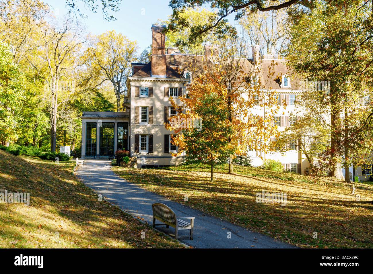 Musée, jardin et bibliothèque de Winterthur, piscine réfléchissante et vue sur le manoir de Winterthur, près de Wilmington, New Castle County Delaware, États-Unis Banque D'Images