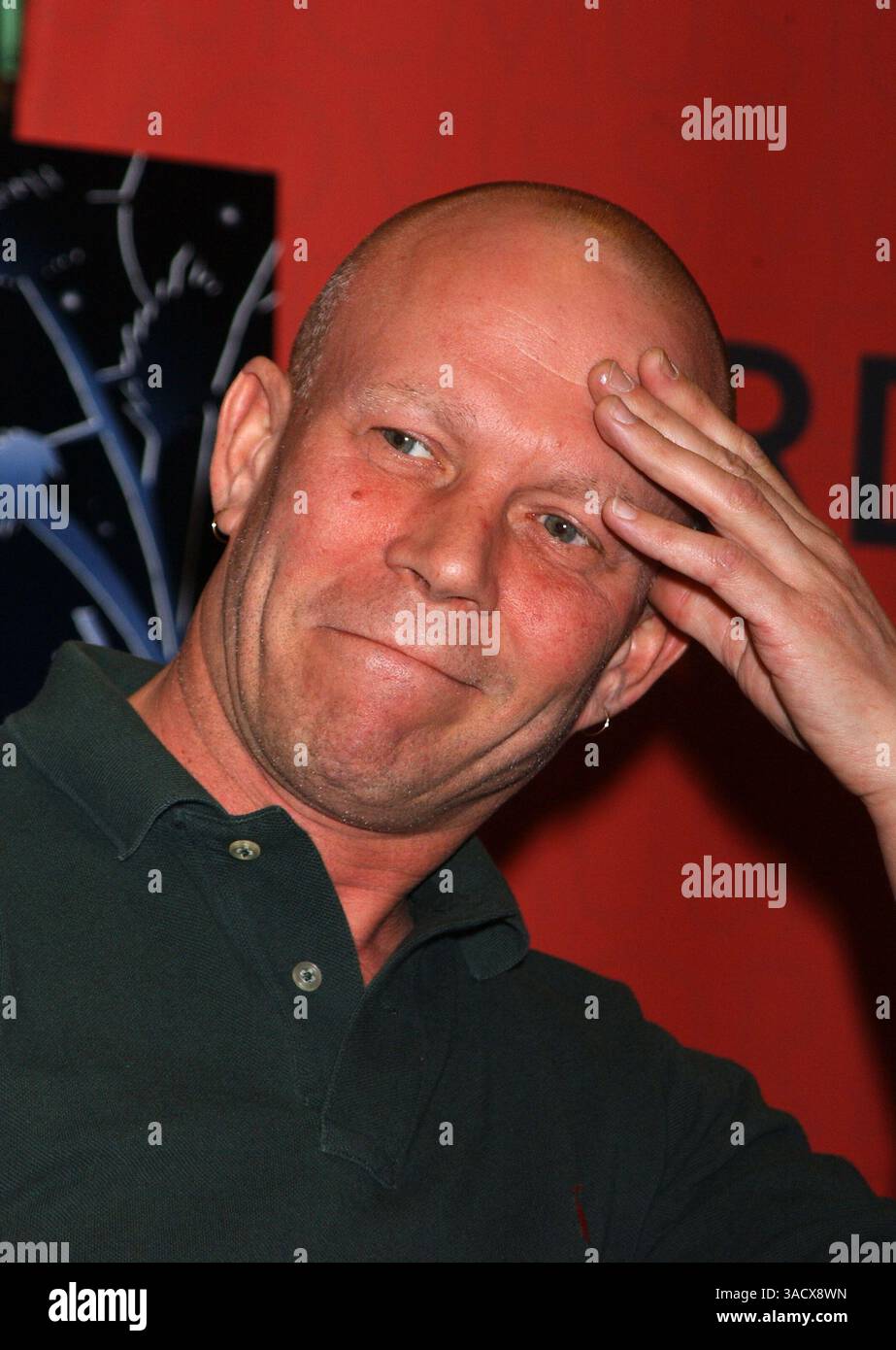 17 avril 2005 ; New York, NY, États-Unis ; VINCE CLARKE d'Erasere à Borders Columbus Circle lors d'une signature de CD.. (Crédit image : Dan Herrick/ZUMAPRESS.com) Banque D'Images