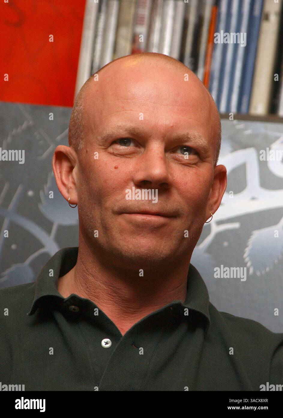 17 avril 2005 ; New York, NY, États-Unis ; VINCE CLARKE d'Erasere à Borders Columbus Circle lors d'une signature de CD.. (Crédit image : Dan Herrick/ZUMAPRESS.com) Banque D'Images