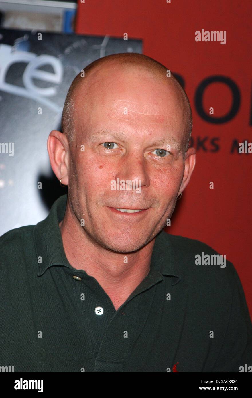 17 avril 2005 ; New York, NY, États-Unis ; VINCE CLARKE d'Erasere à Borders Columbus Circle lors d'une signature de CD.. (Crédit image : Dan Herrick/ZUMAPRESS.com) Banque D'Images