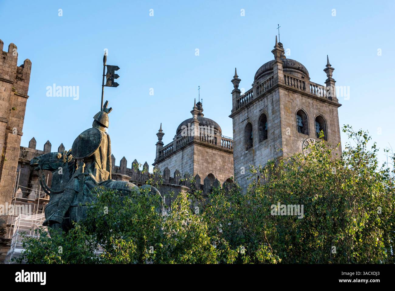 Cathédrale gothique de Porto au coucher du soleil, Portugal Banque D'Images