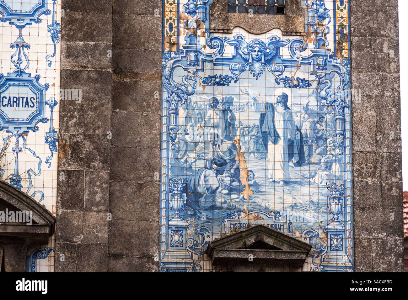Tuiles Devorative Azulejo à la façade de l'église Santo Ildefonso à Porto, Portugal Banque D'Images Tuiles Devorative Azulejo à la façade de l'église Santo Ildefonso à Porto, Portugal Banque D'Images