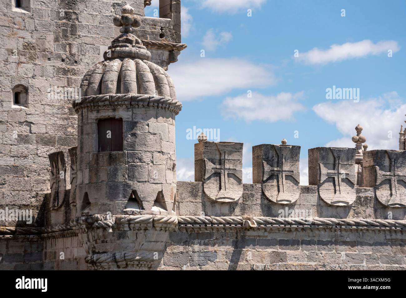 Détails de façade de la célèbre Torre de Belem à Lisboa, emblématique architecture gothique manueline, Portugal Banque D'Images