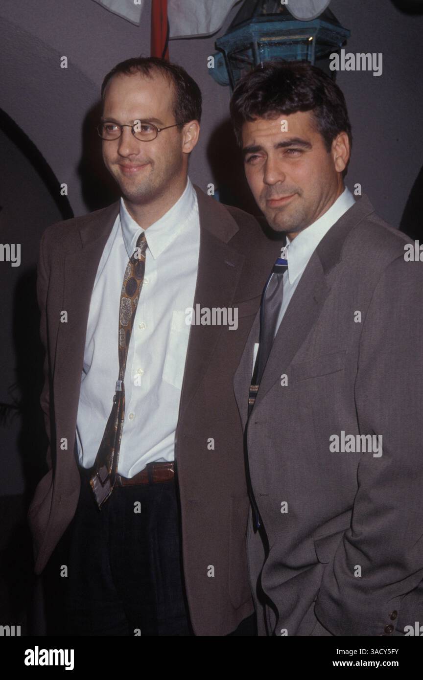 Jan 09, 1995 - Los Angeles, Californie, États-Unis - Anthony Edwards avec George Clooney à la tournée de presse de NBC (image crédit : Kathy Hutchins/ZUMAPRESS.com) Banque D'Images