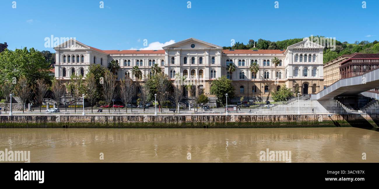 Bâtiment principal de l'Université de Deusto à Bilbao, région autonome du basque, Espagne Banque D'Images