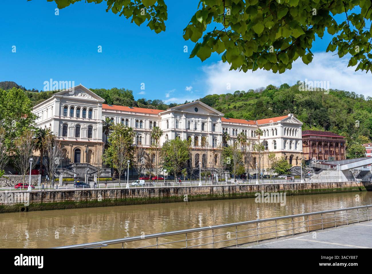 Bâtiment principal de l'Université de Deusto à Bilbao, région autonome du basque, Espagne Banque D'Images