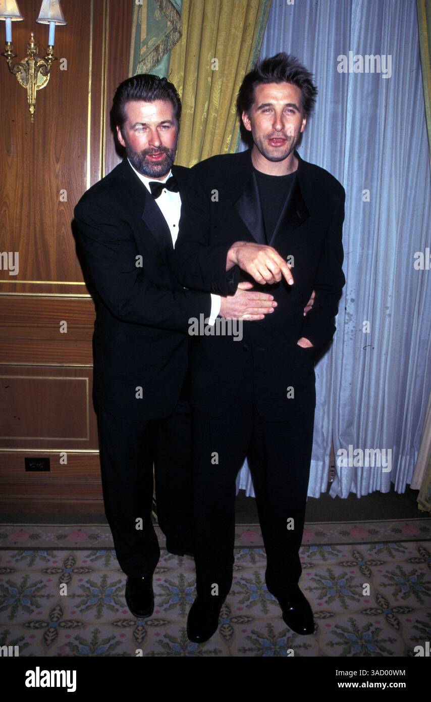 05 août 2000 ; Los Angeles, CA, États-Unis ; ALEC ET BILLY BALDWIN.. (Crédit image : Nancy Kaszerman/ZUMAPRESS.com) Banque D'Images