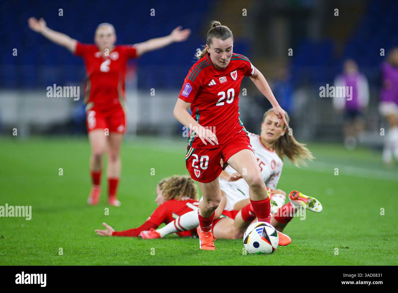 Cardiff, pays de Galles, Royaume-Uni. 4 avril 2025. Carrie Jones du pays de Galles lors du match du Groupe A4 de la Ligue des Nations féminines de l’UEFA opposant le pays de Galles au Danemark au stade de Cardiff City. Crédit Glitch images/Alamy Live News Banque D'Images