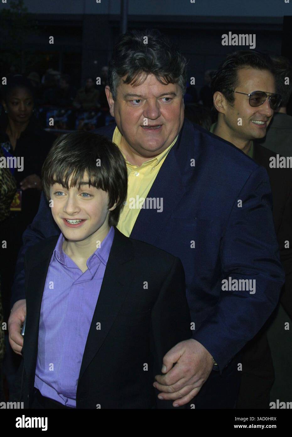 11 novembre 2001 ; New York, NY, États-Unis ; L'acteur DANIEL RADCLIFFE et l'acteur ROBBIE COLTRANE @ la première New York de 'Harry Potter & the Sorcerer's Stone' tenue au Zeigfeld Theater.. (Crédit image : Nancy Kaszerman/ZUMAPRESS.com) Banque D'Images