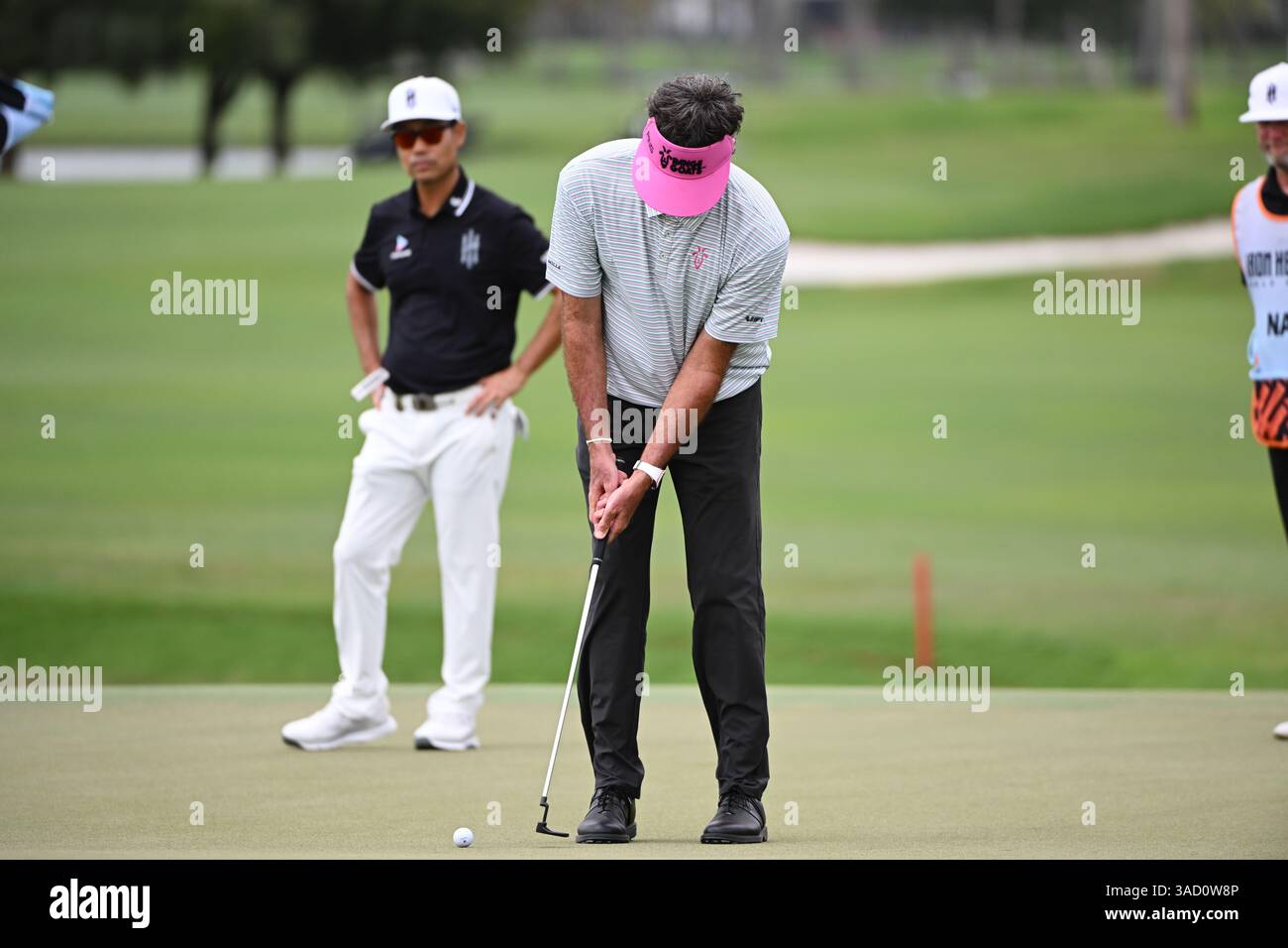 Doral, États-Unis. 04th Apr, 2025. Bubba Watson, Capitaine des RangeGoats GC putts lors du jour 1 de la LIV Golf Invitational 2025 - Miami au Trump National Golf course le 4 avril 2025 à Doral, Floride. (Photo de JC Ruiz/Sipa USA) crédit : Sipa USA/Alamy Live News Banque D'Images