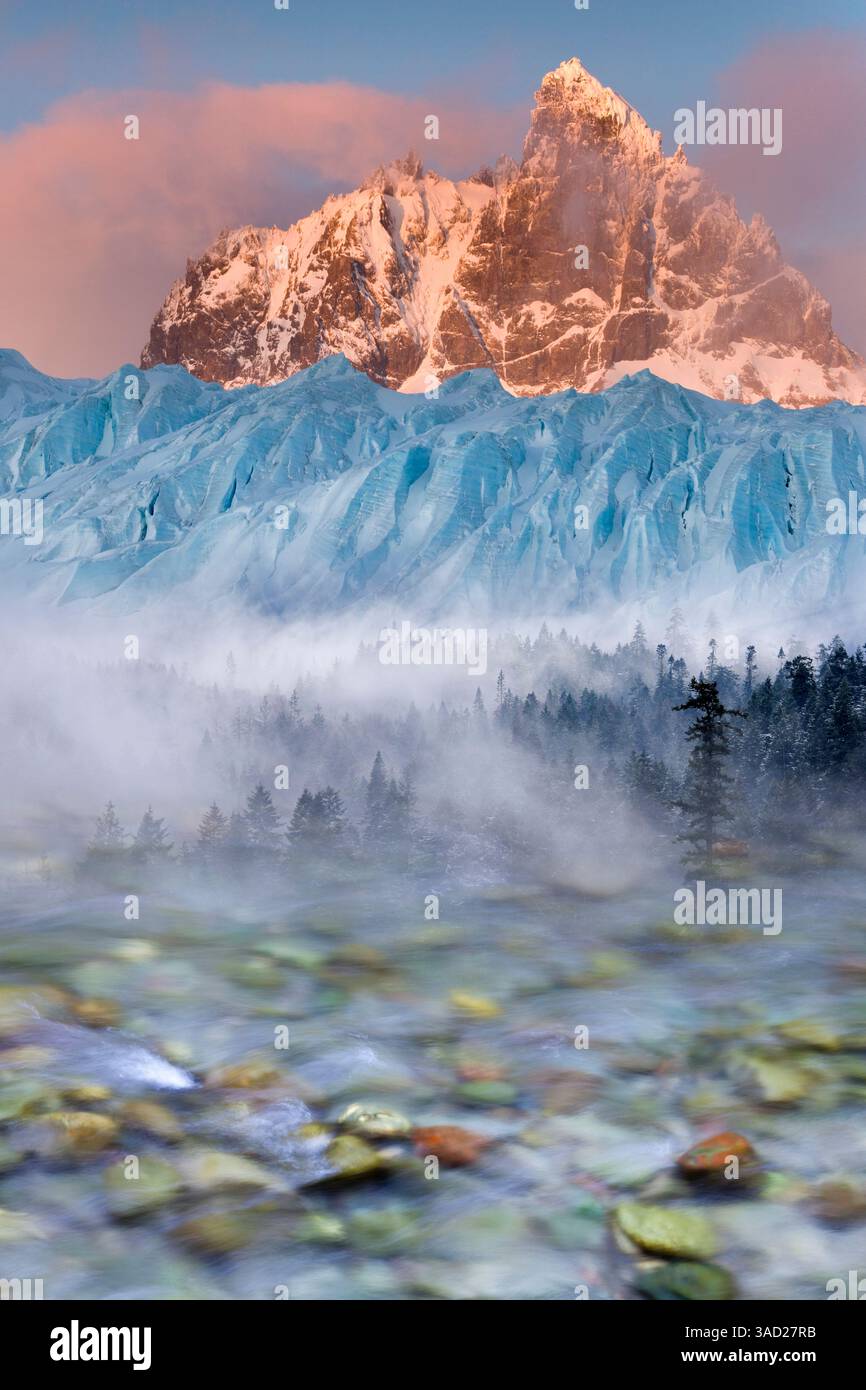 États-Unis, État de Washington, Seabeck. Collage composite de coucher de soleil sur paysage varié. ©Don Paulson / Galerie Jaynes / DanitaDelimont.com Banque D'Images