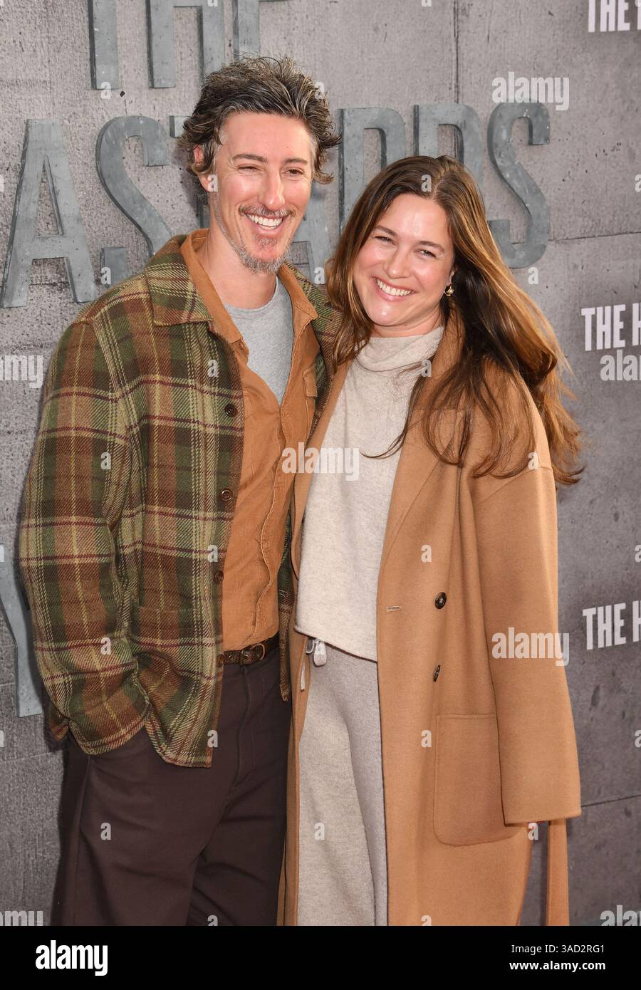 HOLLYWOOD, CALIFORNIE - 2 AVRIL : Eric Balfour et Erin Chiamulon assistent à la première saison 6 de Hulu de 'The Handmaid's Tale' au TCL Chinese Theatre on A. Banque D'Images