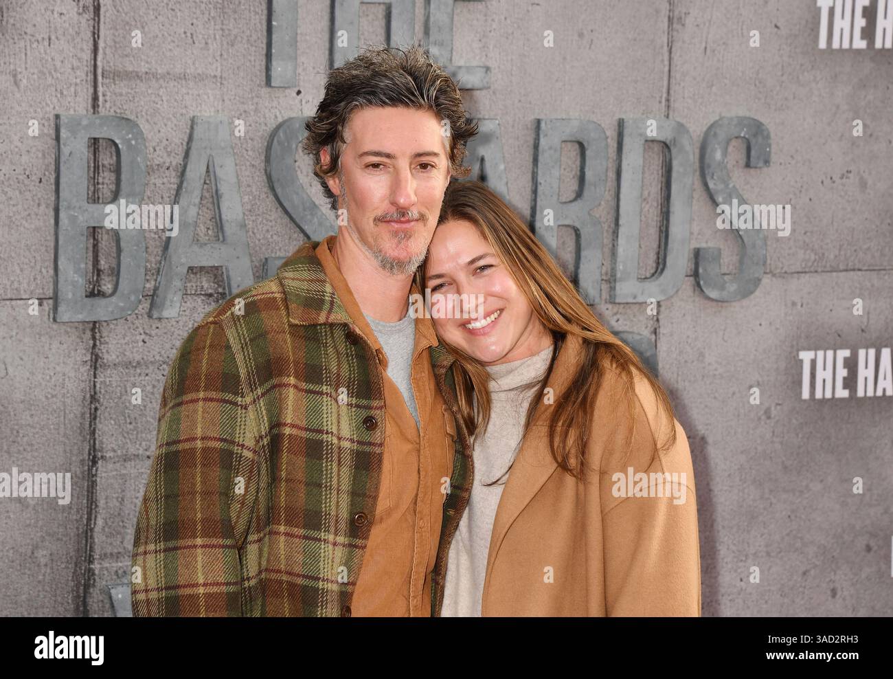 HOLLYWOOD, CALIFORNIE - 2 AVRIL : Eric Balfour et Erin Chiamulon assistent à la première saison 6 de Hulu de 'The Handmaid's Tale' au TCL Chinese Theatre on A. Banque D'Images