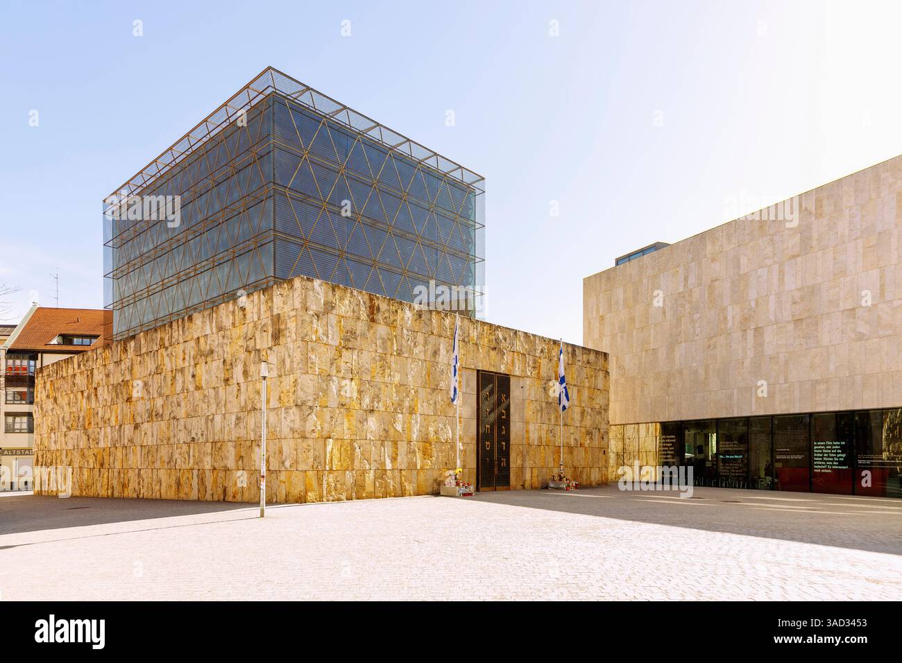 Allemagne, Bavière, haute-Bavière, Munich, Sankt-Jakobs-Platz, musée juif, synagogue juive principale Ohel Jakob, lieux commémoratifs avec des bougies, des fleurs et des messages personnels pour les victimes de l'attaque du Hamas le 7 octobre 2023 Banque D'Images