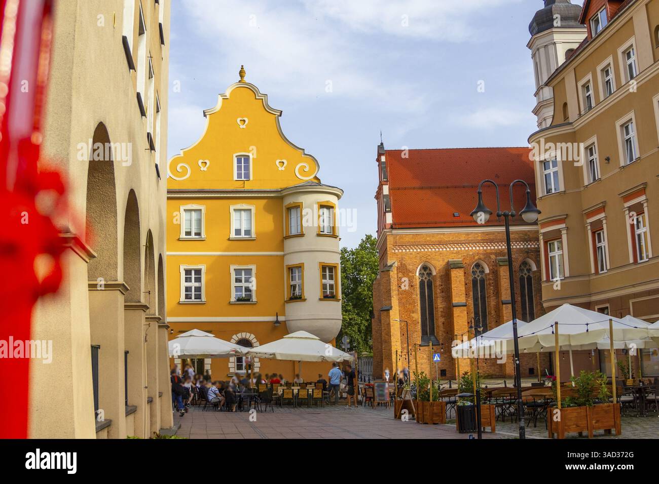 Vue sur la rue du complexe historique de la place du marché d'Opole, Opole, Pologne, Europe Banque D'Images