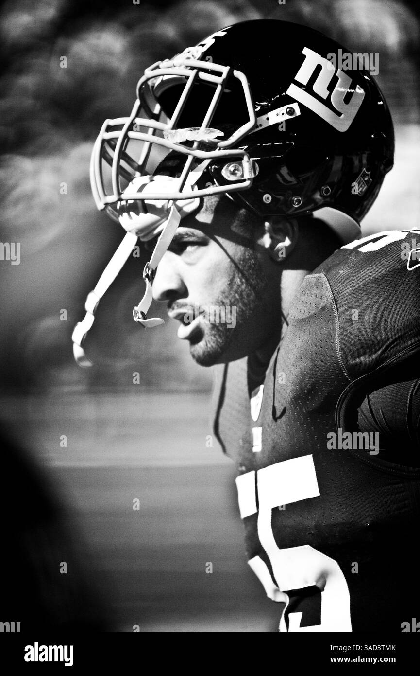 Octobre 30 2011 : le linebacker des Giants Spencer Paysinger (55) lors d'un match NFL entre les Giants de New York et les Dolphins de Miami au MetLife Stadium à East Rutherford, New Jersey. Les géants ont vaincu les dauphins 20-17.(image crédit : © Duncan Williams/Cal Sport Media/ZUMAPRESS.com) Banque D'Images