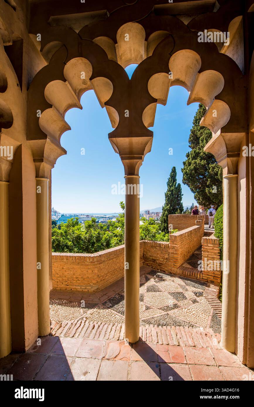 Alcazaba et Château de Gibralfaro sur le mont Malaga au-dessus de la vieille ville, Malaga, Espagne. Banque D'Images
