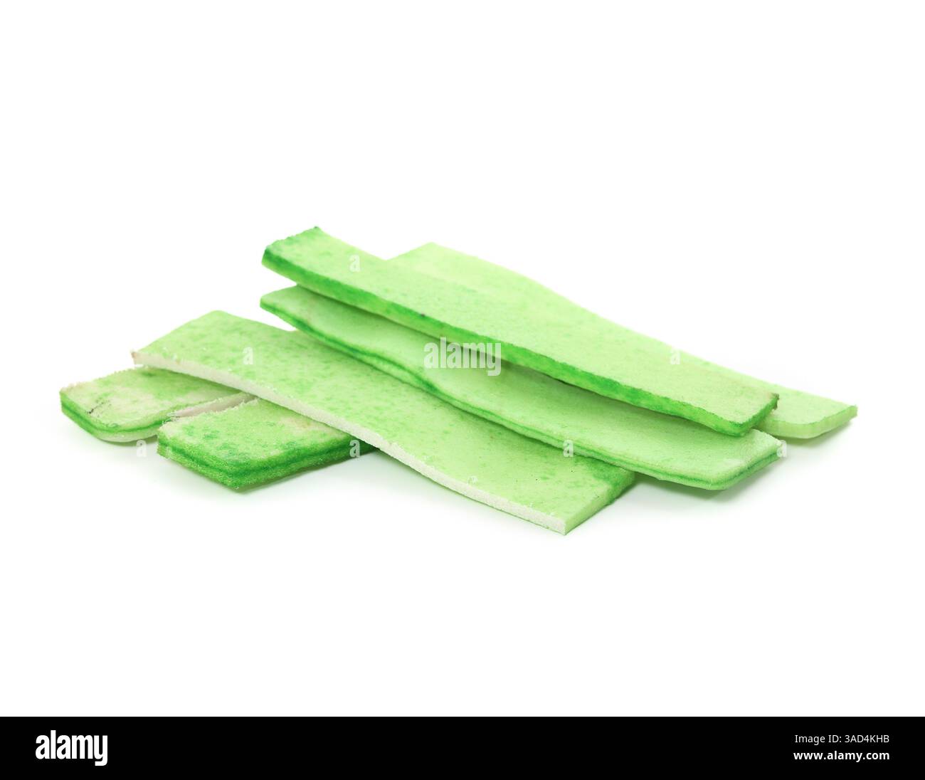 Bâtonnets à mâcher dentaires spiruline pour chiens et chiots. Longues bandes à mâcher vertes. Produits à mâcher ou friandise à mâcher pour la santé bucco-dentaire. Aide avec la plaque, fraiche br Banque D'Images