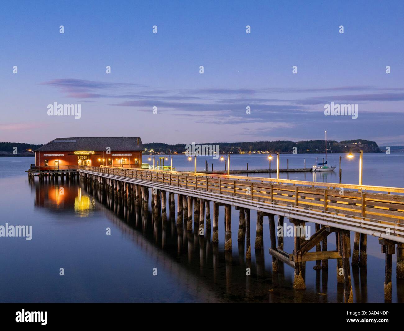 Vue en soirée du quai à Coupeville, Whidbey Island, État de Washington. Banque D'Images
