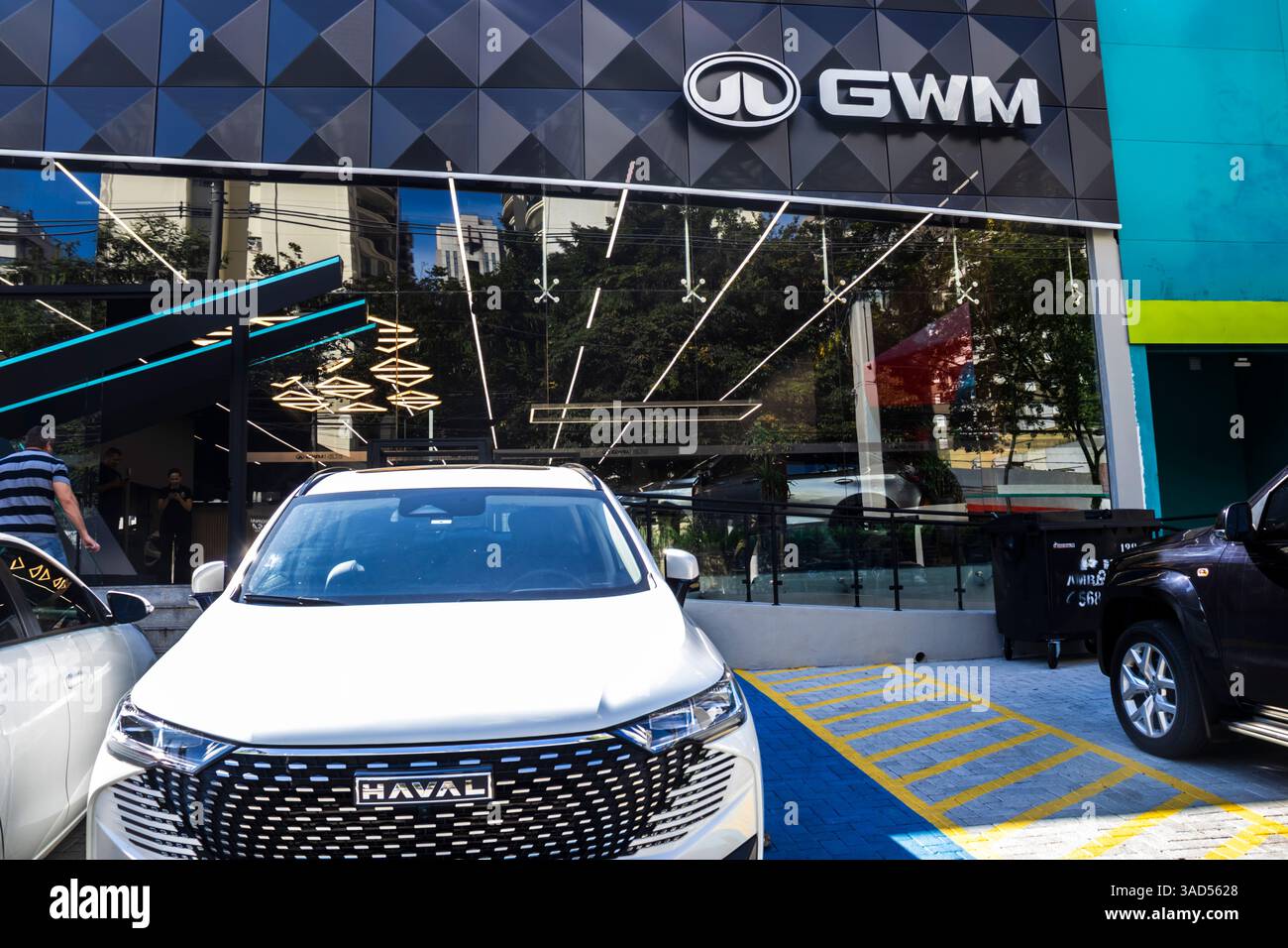 Sao Paulo, SP, 22 janvier 2025. Concessionnaire GWM de Sao Paulo, au Brésil, équipé d'un VUS électrique Haval. Illustre la croissance des véhicules électriques au Brésil et au Chin Banque D'Images