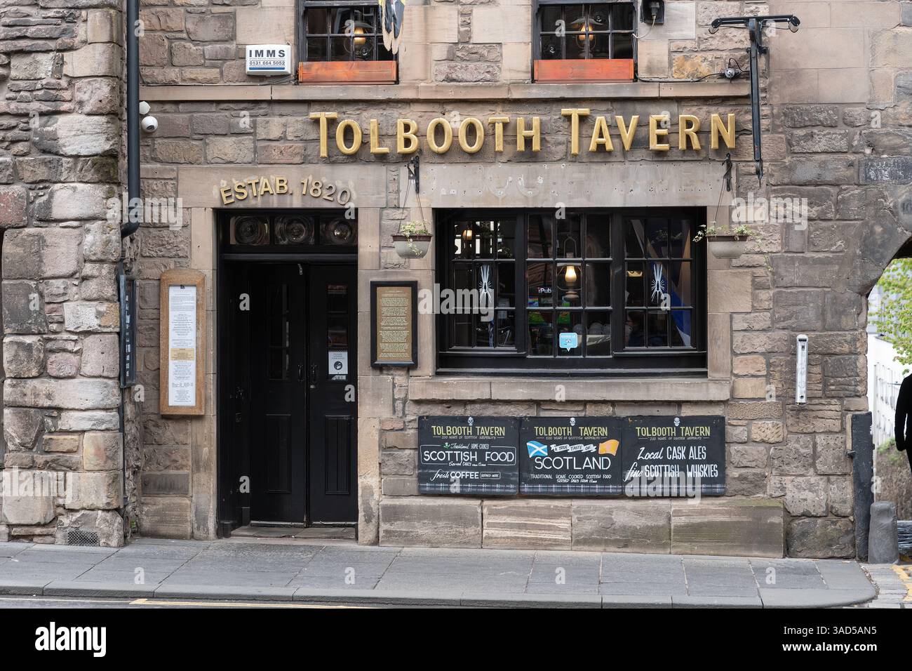 Tolbooth Tavern à Royal Mile dans la ville d'Édimbourg, Écosse, Royaume-Uni. Pub écossais traditionnel établi en 1820. Banque D'Images