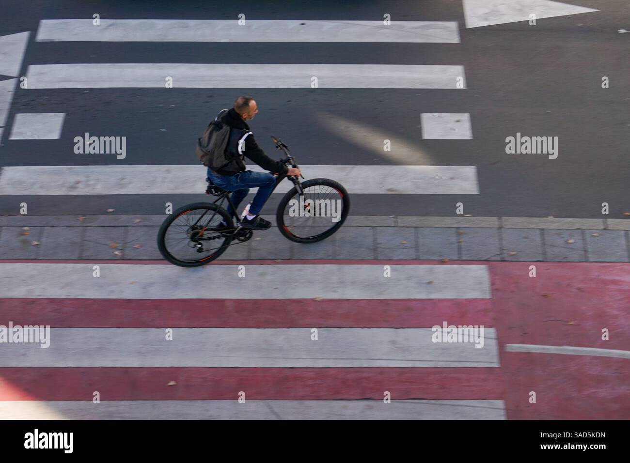 Cycliste dans la rue dans la ville de Bilbao, espagne, mode de transport Banque D'Images