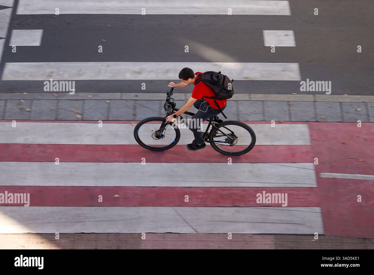 Cycliste dans la rue dans la ville de Bilbao, espagne, mode de transport Banque D'Images