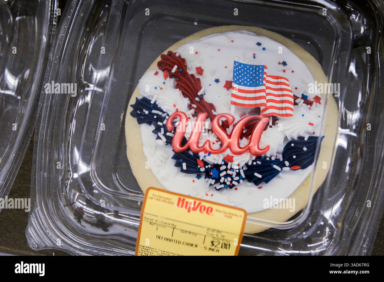 États-Unis, Nebraska, Omaha, Hi-Vee Supermarkt, Cabdy Cookie avec drapeau américain et États-Unis écrivant dans un emballage en plastique, nutrition de sucre Banque D'Images