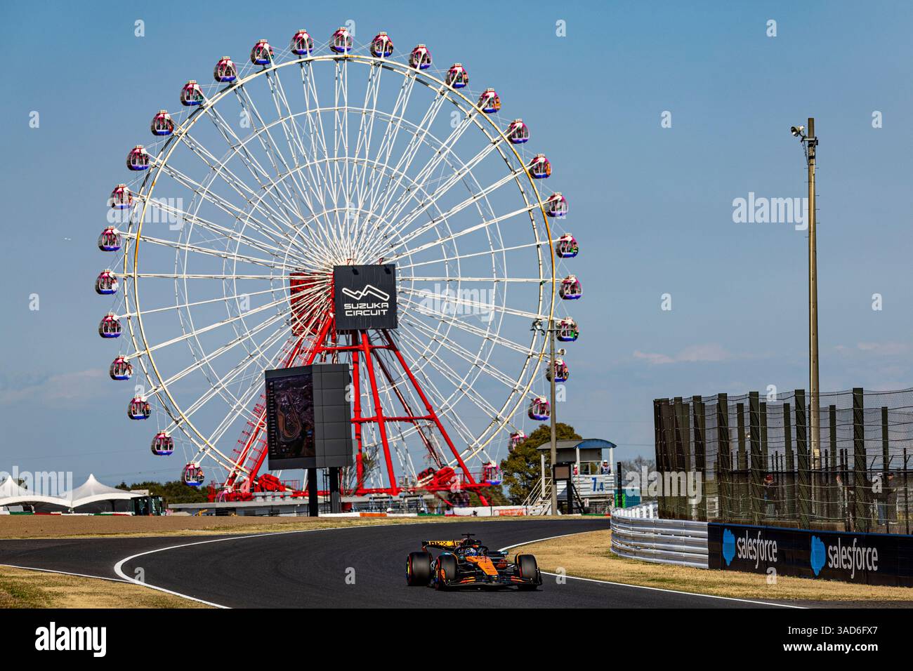 SUZUKA, JAPON - 04 AVRIL : Oscar Piastri, de l'Australie, pilotant la McLaren MCL39 Mercedes (81) sur piste lors des essais en vue du Grand Prix de F1 du Japon sur le circuit de Suzuka le 04 avril 2025 à Suzuka, au Japon. (Photo de Edmund SO/Eurasia Sport images) (photo de EDMUND SO/Eurasia Sport images/Just Pictures/Sipa USA) crédit : Sipa US/Alamy Live News Banque D'Images