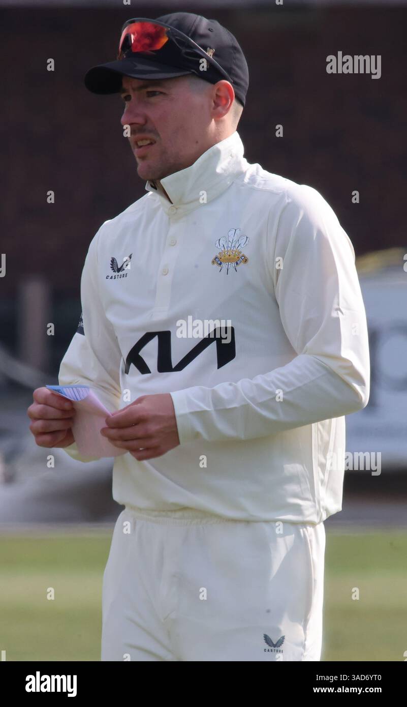 Chelmsford, Royaume-Uni. 04th Apr, 2025. CHELMSFORD, ANGLETERRE - Rory Burns de Surrey CCC pendant le match de cricket de la division du Championnat du comté de Rothesay 1 jour un entre Essex et Surrey à Ambaassador Cruise Line Ground, Chelmsford, Essex le 04 avril 2025 à Chelmsford, Angleterre. Crédit : action Foto Sport/Alamy Live News Banque D'Images